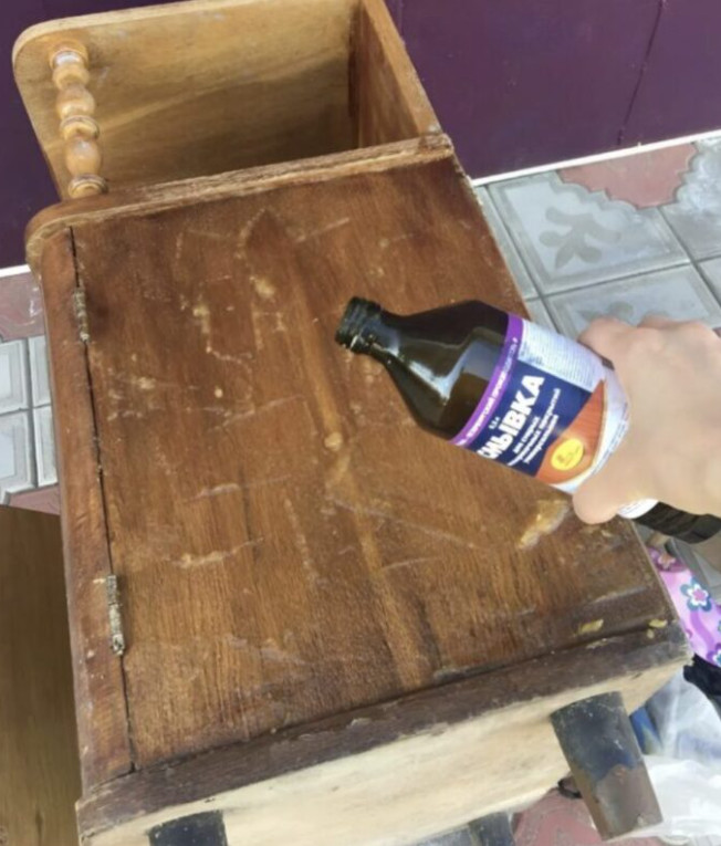 Una excelente idea para renovar por completo tu viejo mesita de noche
