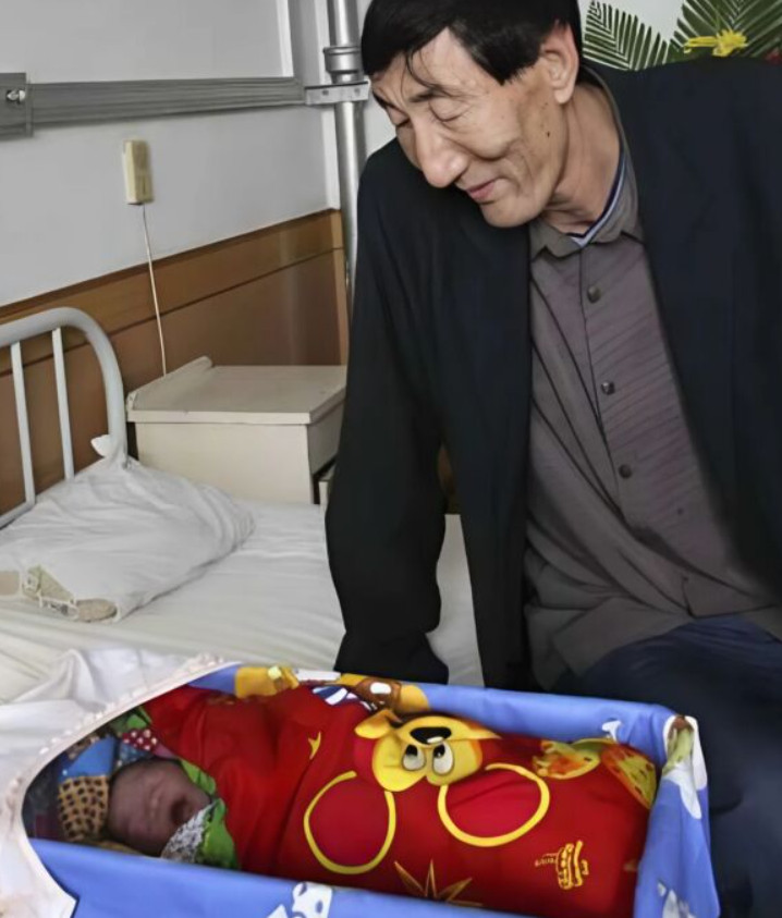 ¿Cómo es el hijo de un hombre de 2,36 m y una mujer de baja estatura?