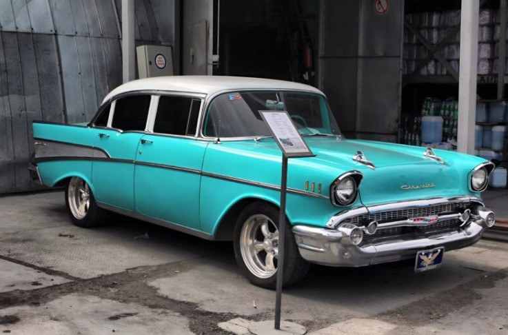 Compré de nuevo el coche de mi abuelo y encontré un sobre