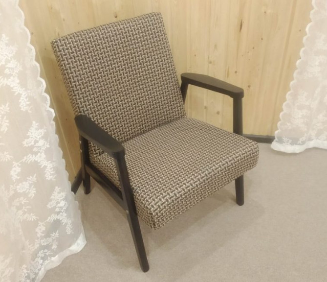 Mi hermano transformó completamente nuestro sillón de los años 60 que había decidido tirar