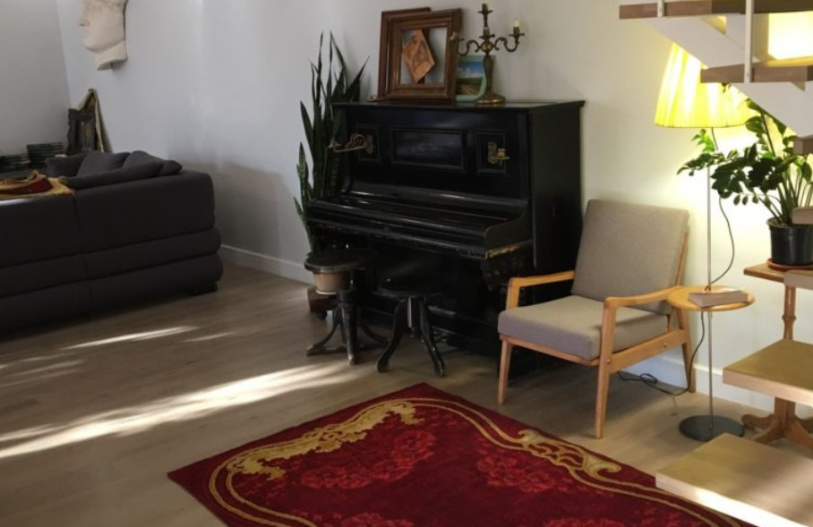 Descubre cómo mi abuelo creó una pieza única y estilosa a partir de esta vieja silla