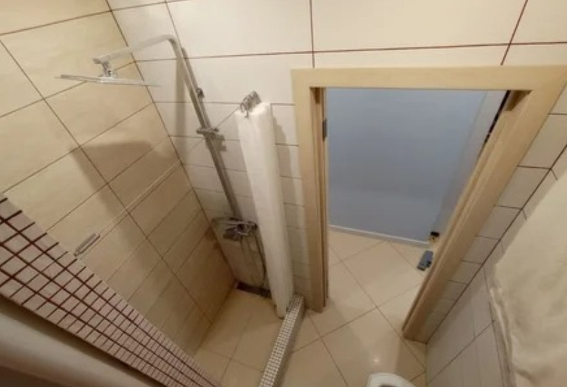 Renovación del baño: una sorpresa inolvidable para el cumpleaños de mi tía, ¡resultado magnífico!