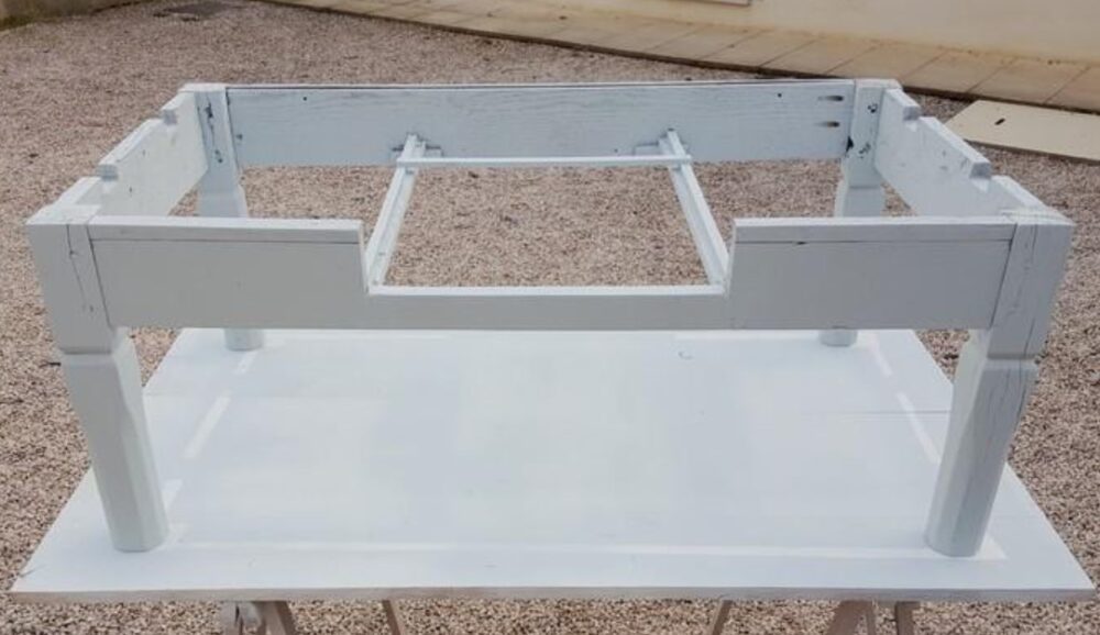 Quería deshacerme de esta mesa vieja, pero mi marido la renovó, ¡y miren el resultado