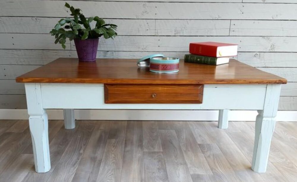 Quería deshacerme de esta mesa vieja, pero mi marido la renovó, ¡y miren el resultado