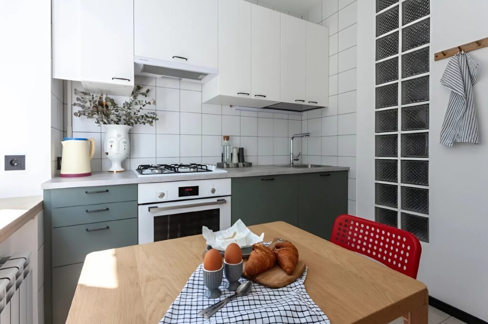 Esta pareja transformó un apartamento de una sola habitación en una casa moderna y funcional gracias a una reforma creativa