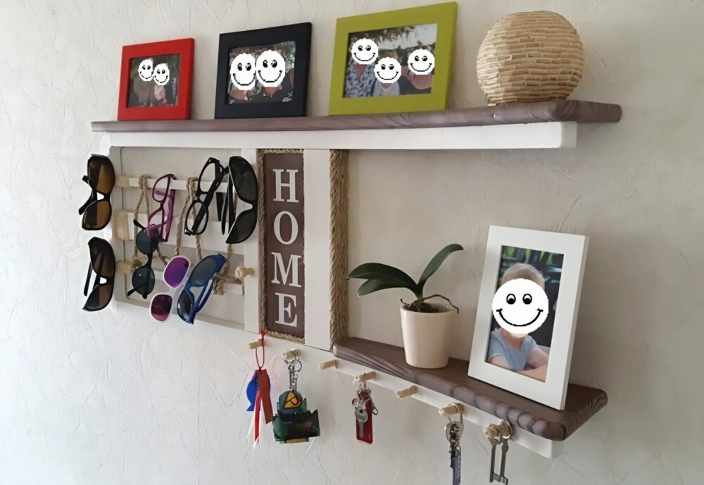 Transformación creativa: Una vieja silla dañada se convirtió en una práctica estantería para gafas y llaves