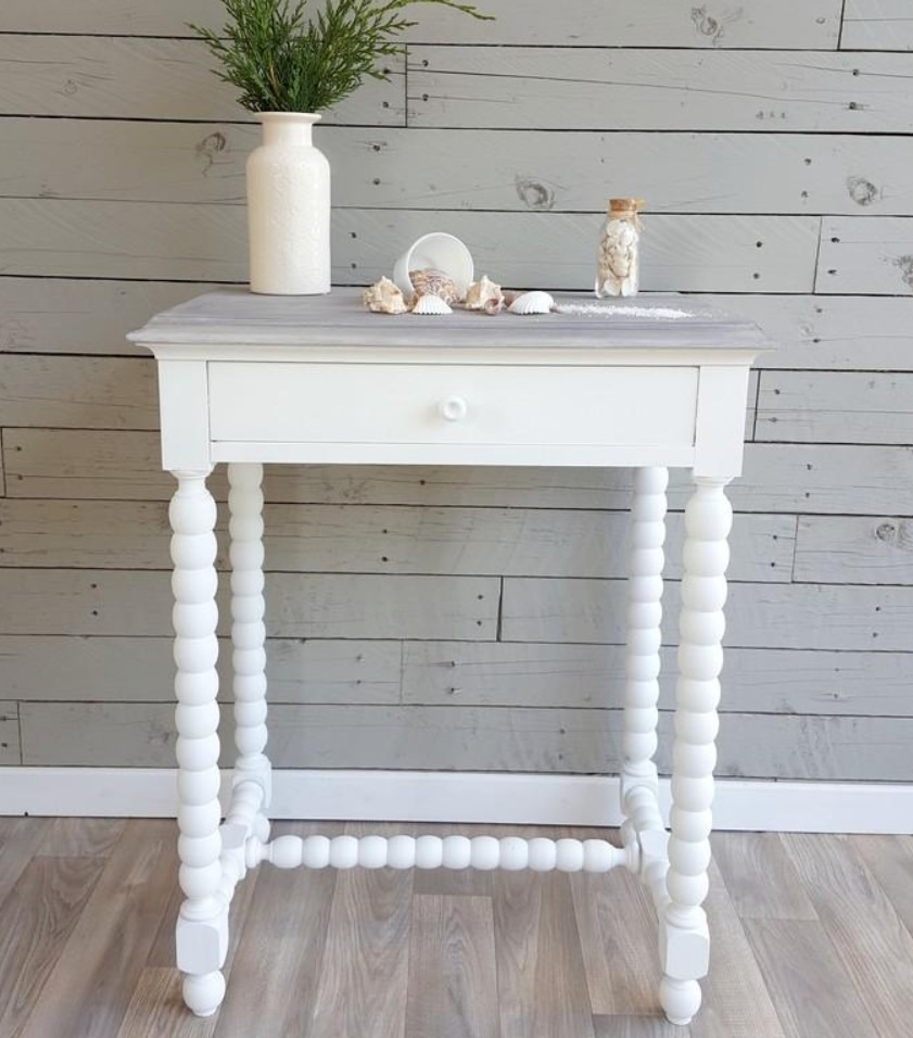 Encontré este pequeño mueble en internet y decidí darle una nueva vida