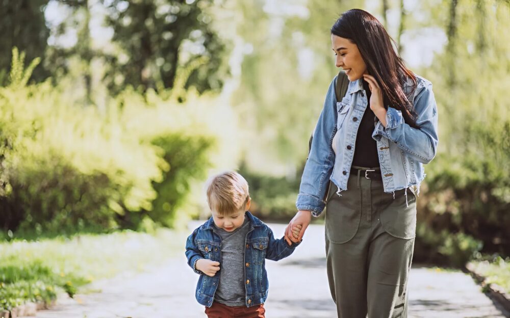Adopté a un niño pequeño, y en su primer cumpleaños, dijo algo que me dejó sin palabras